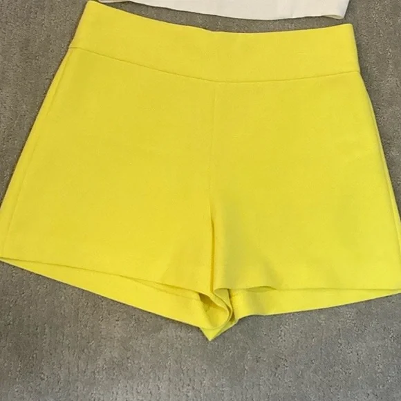 Alice + Olivia Donald High Waisted Shorts in Canary - Picture 7 of 8
